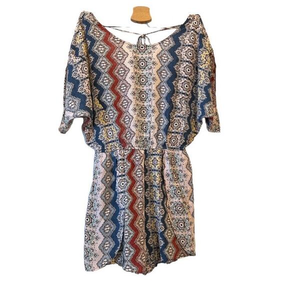 BCBGeneration Scoop Neck Short Sleeve Shorts Romper Sz XS Pink Blue Boho Pull On - Picture 1 of 12